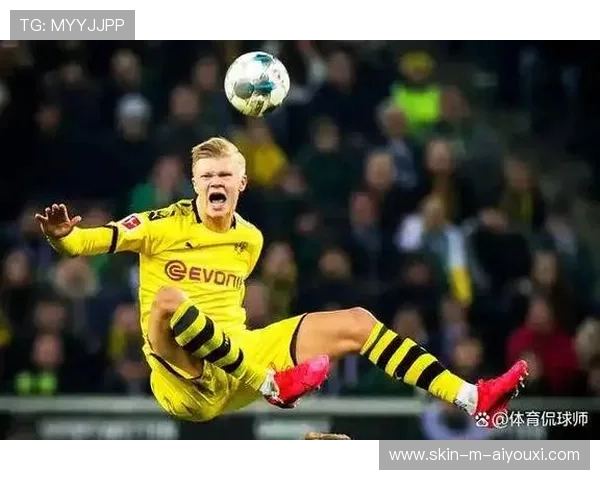 哈兰德背身护球完成强势终结